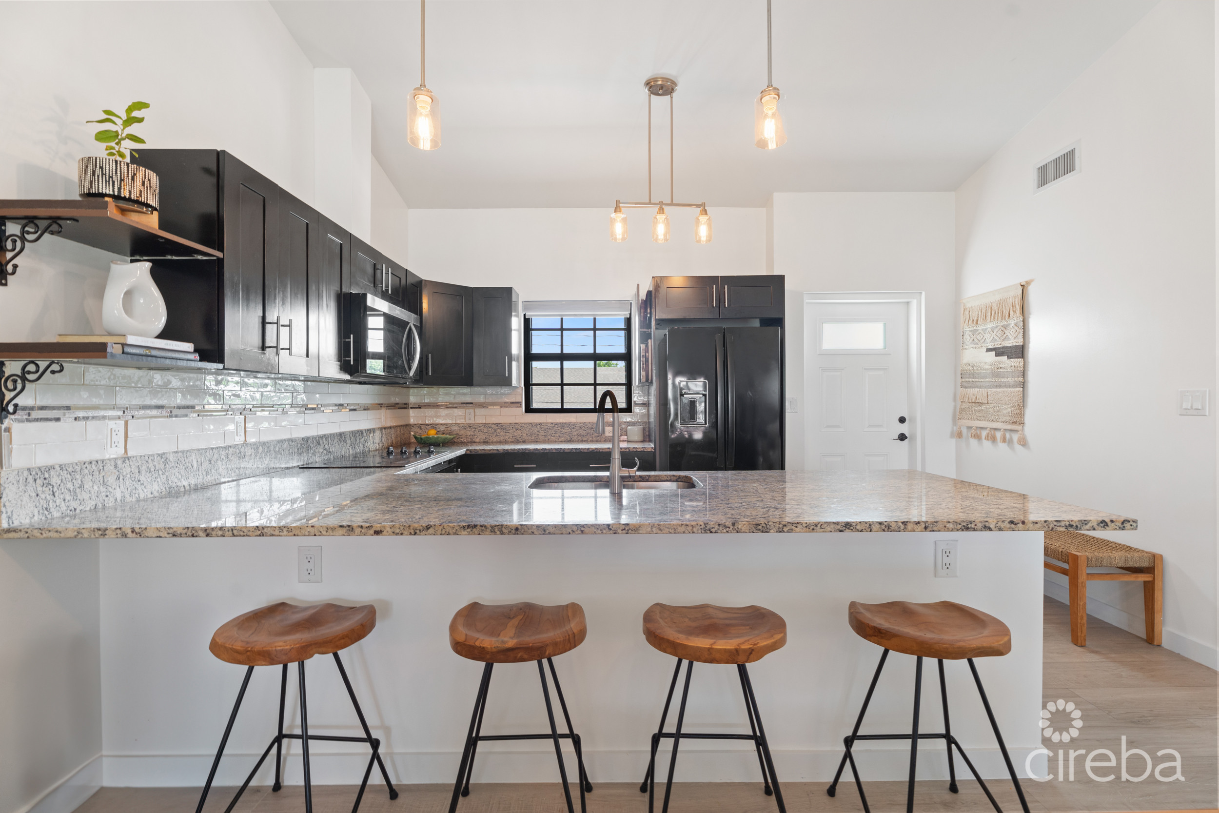 PORTOFINO GARDENS | TURNKEY 2-BED