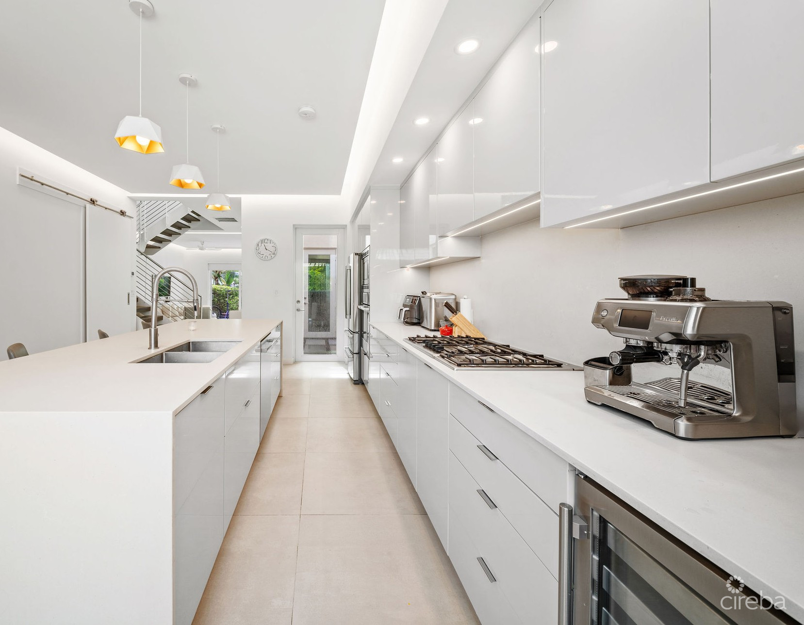 SOLARA #104 | LUXURY TOWNHOUSE IN CRYSTAL HARBOUR