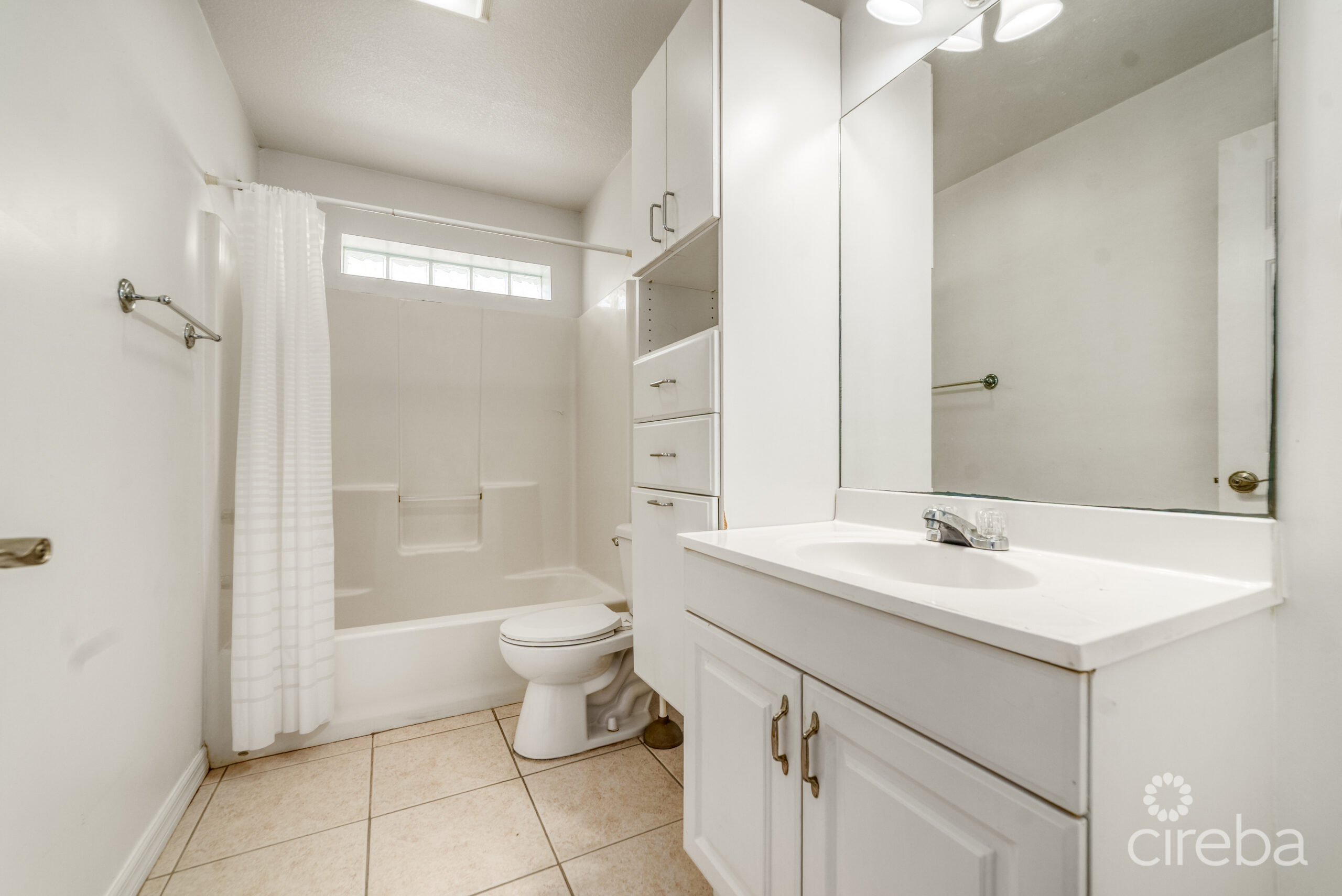 LAKESIDE 1 BED / 1 BATH NEAR CAMANA BAY