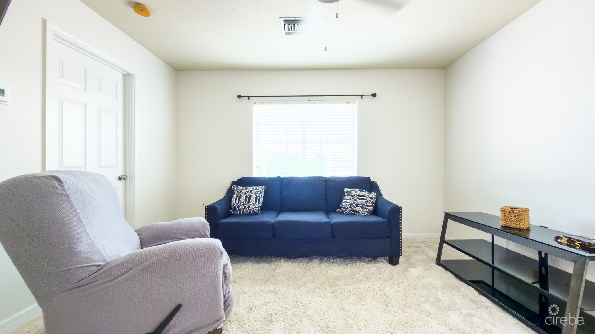 LAKESIDE PENTHOUSE 2 BED