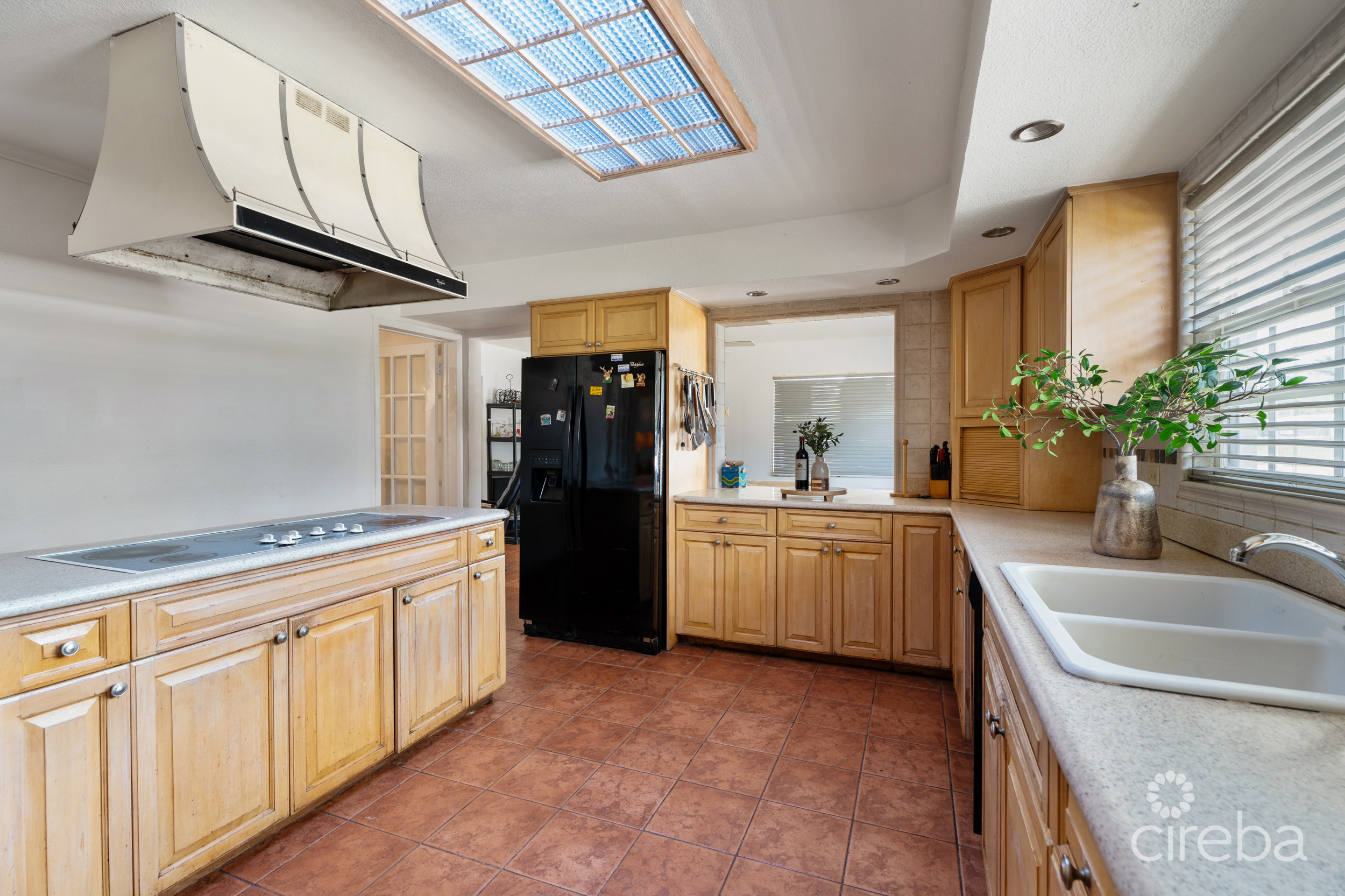 4 BEDROOM DOUBLE LOT HOME  IN PROSPECT