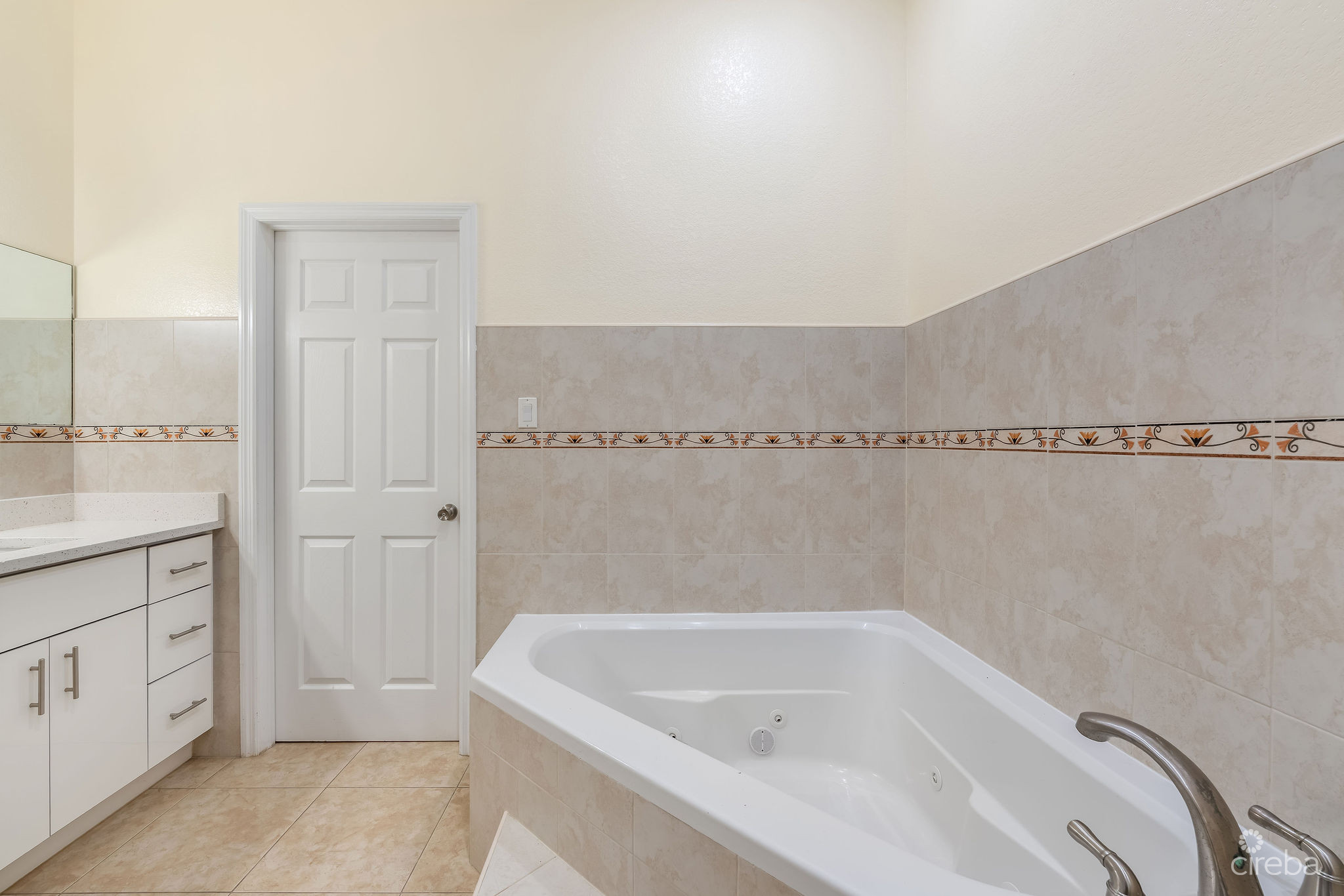 FAIRVIEW MANOR:  2X 2-BED UNITS, GEORGE TOWN