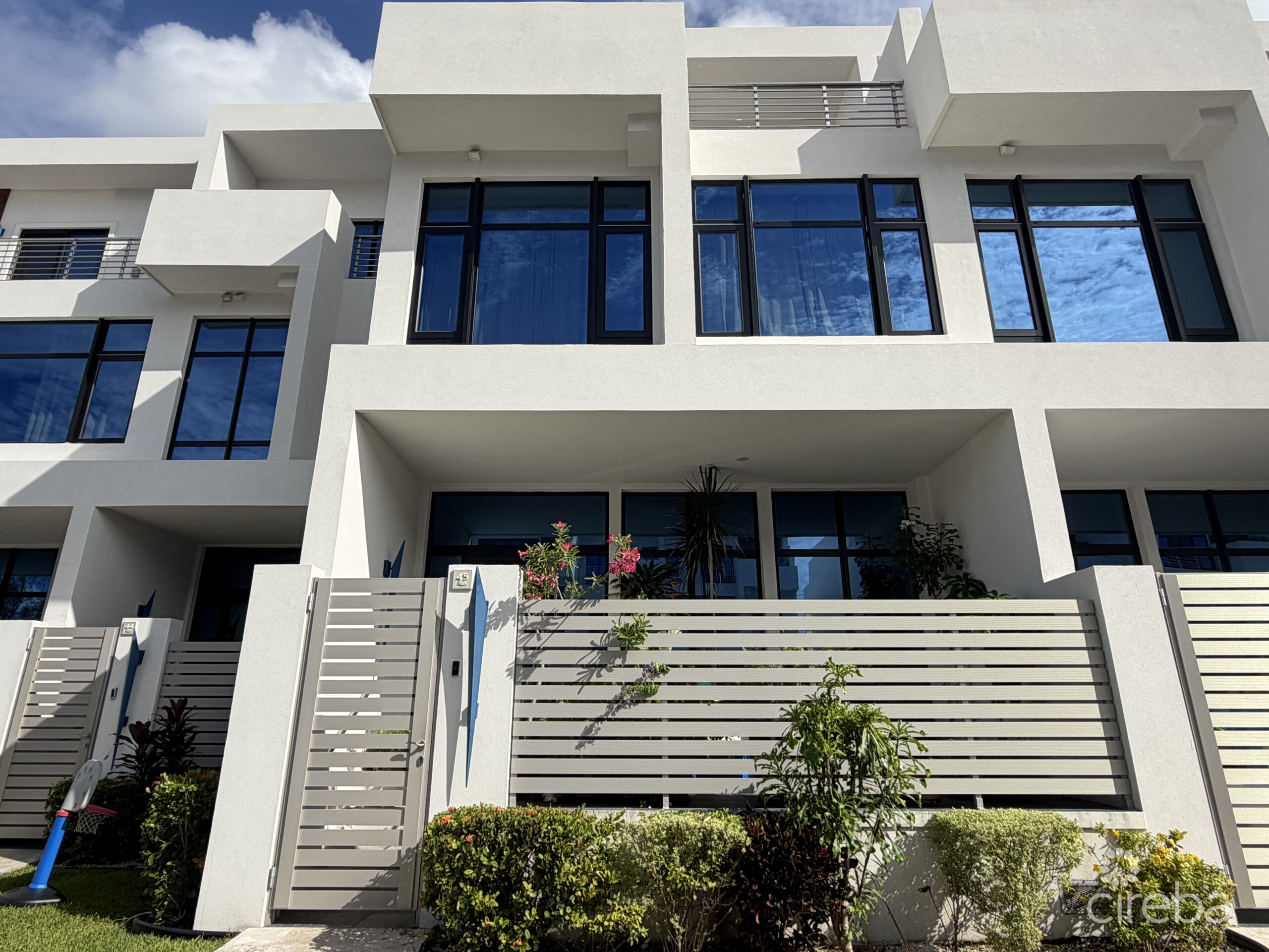 BAHIA #45 – SPACIOUS 3 BEDROOM CONDO