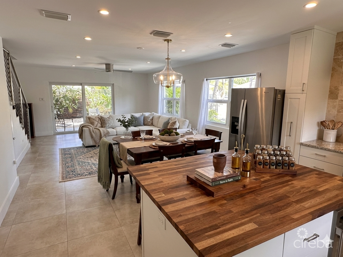 GLEN EDEN RENOVATED 2 BED END UNIT WITH ENCLOSED YARD