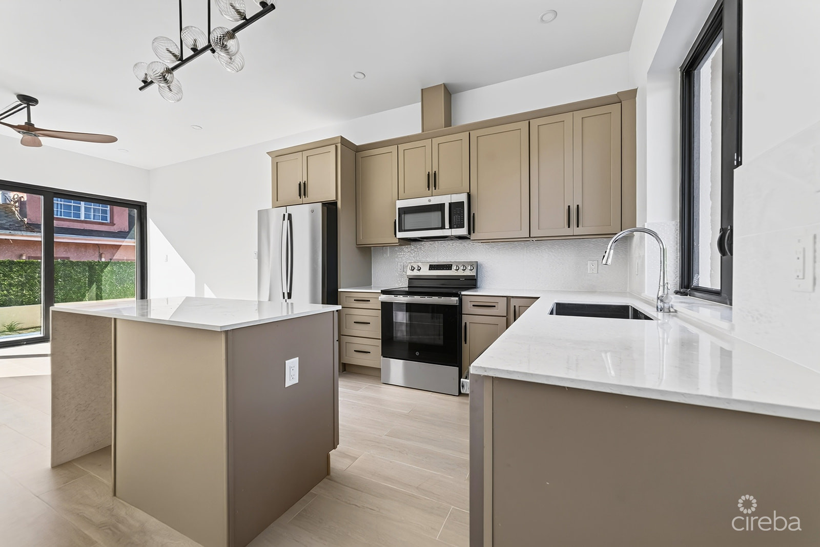 SORELLE – BRAND NEW 1 BEDROOM CONDO