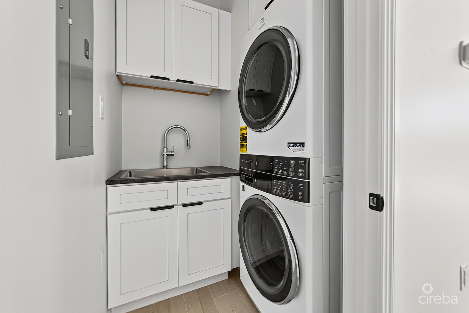 SORELLE – BRAND NEW 1 BEDROOM CONDO