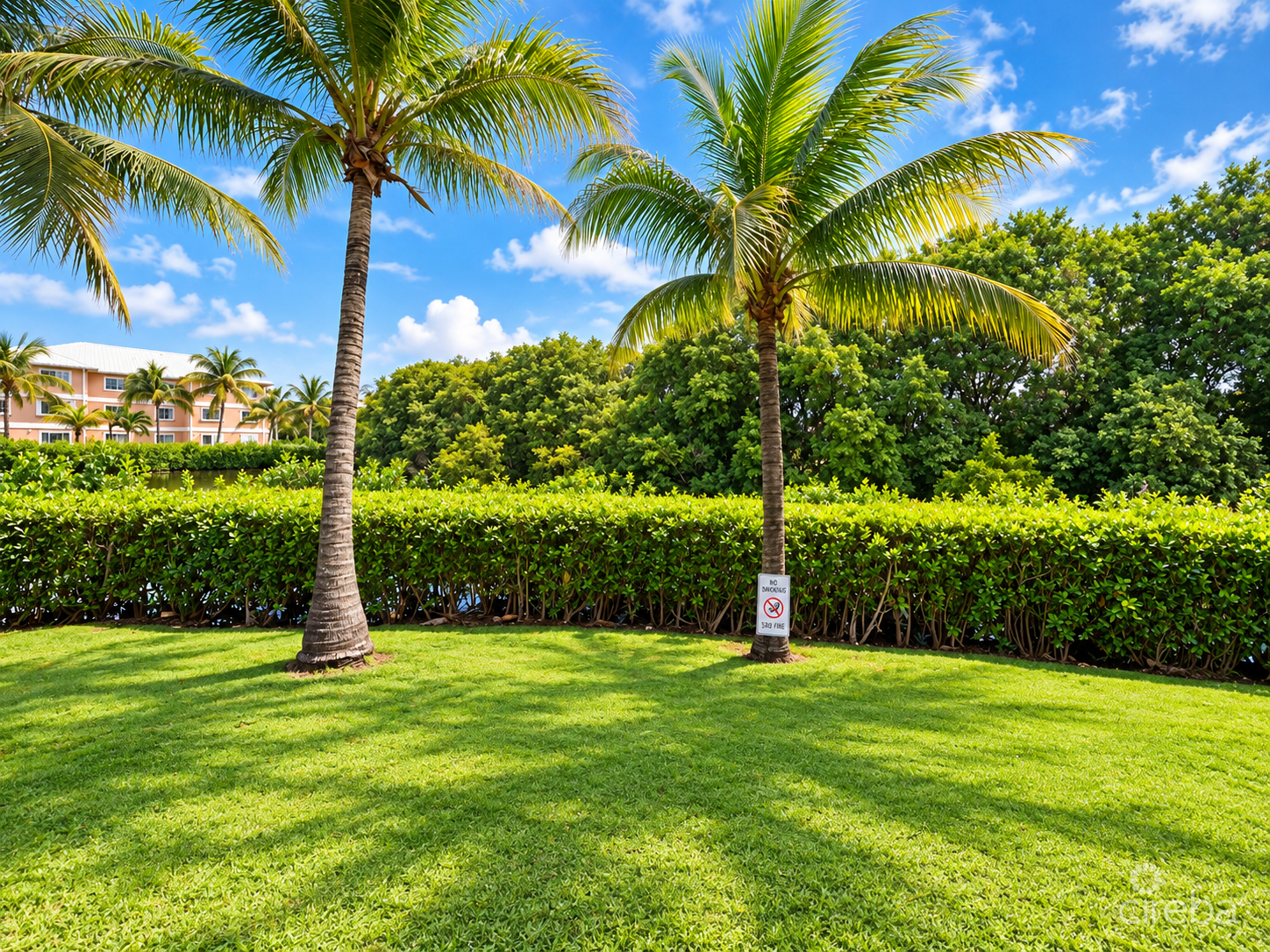 LAKESIDE VILLAS E-140