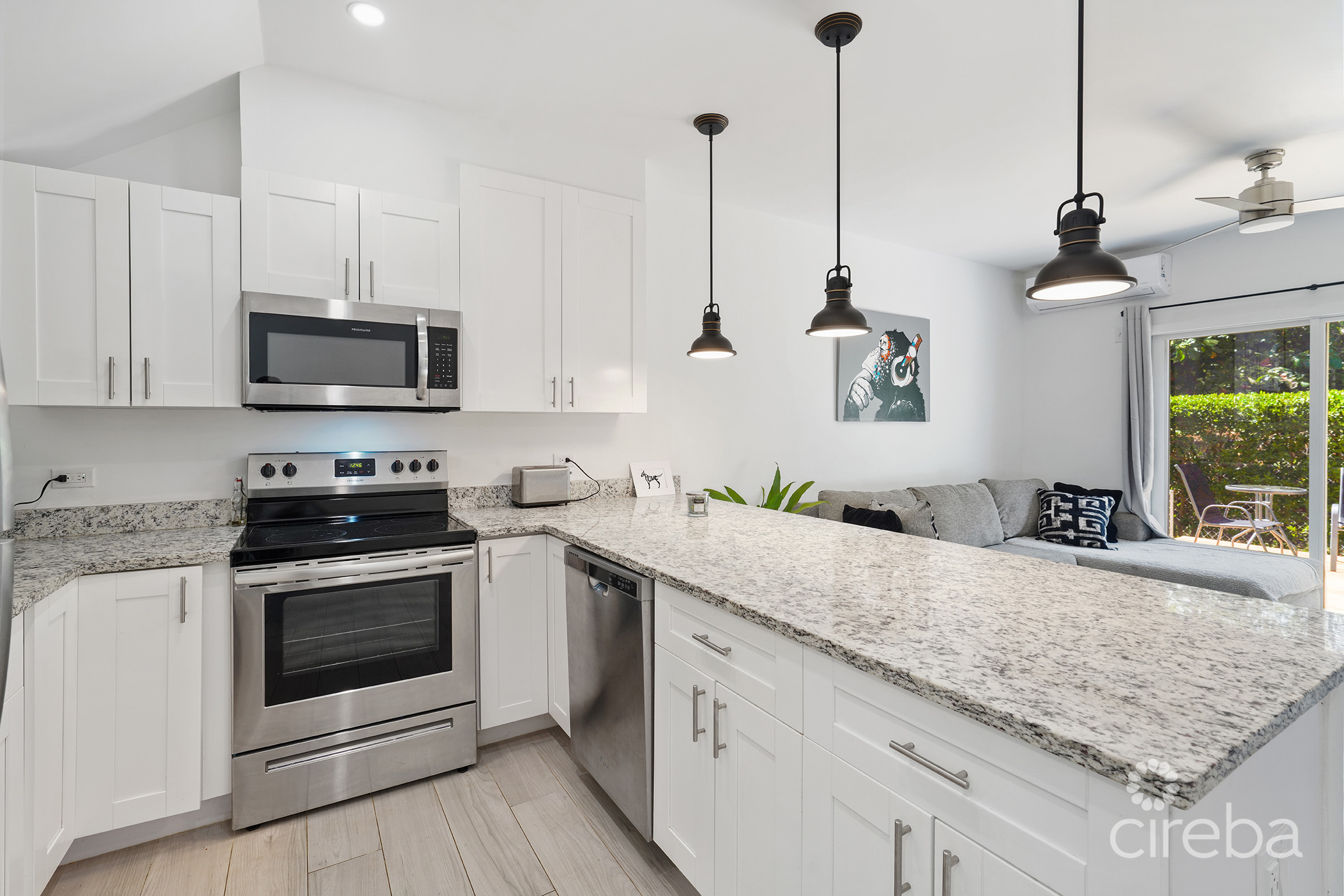 LIGHTHOUSE MANOR 25 | BEAUTIFUL ONE BED TOWNHOUSE
