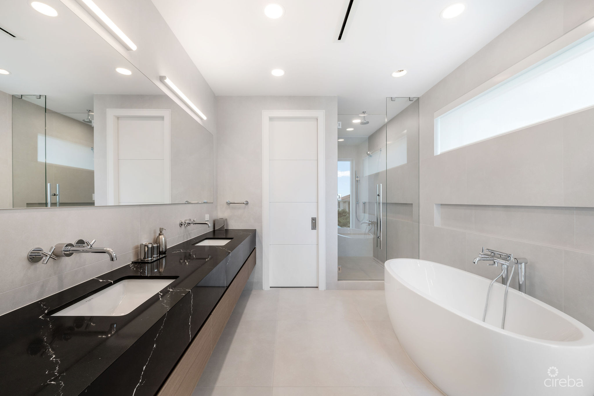 AQUA RESIDENCE 2 – LUXURY SEVEN MILE BEACH CONDO