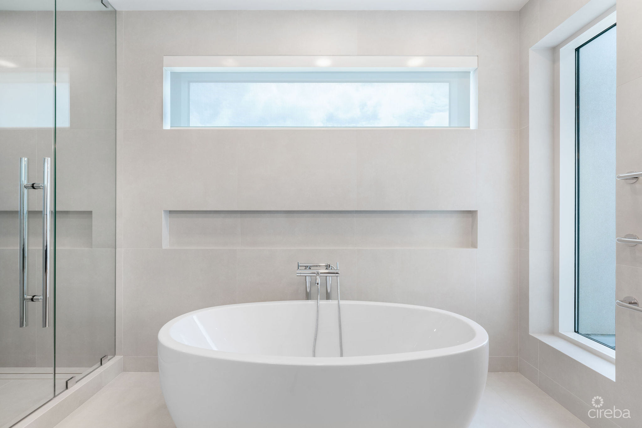 AQUA RESIDENCE 2 – LUXURY SEVEN MILE BEACH CONDO