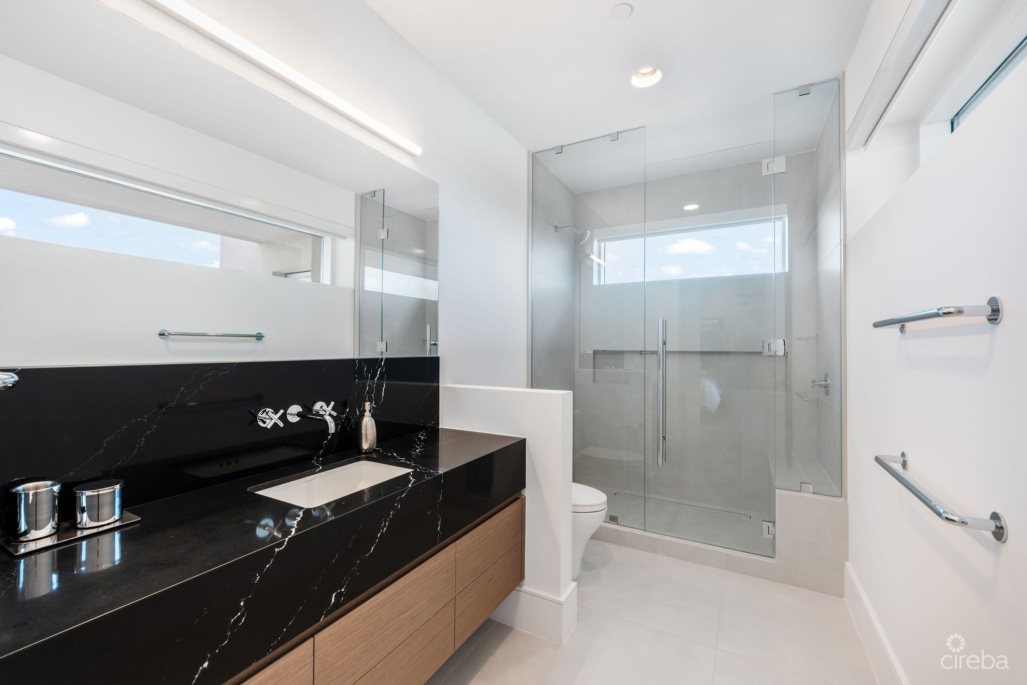 AQUA RESIDENCE 2 – LUXURY SEVEN MILE BEACH CONDO