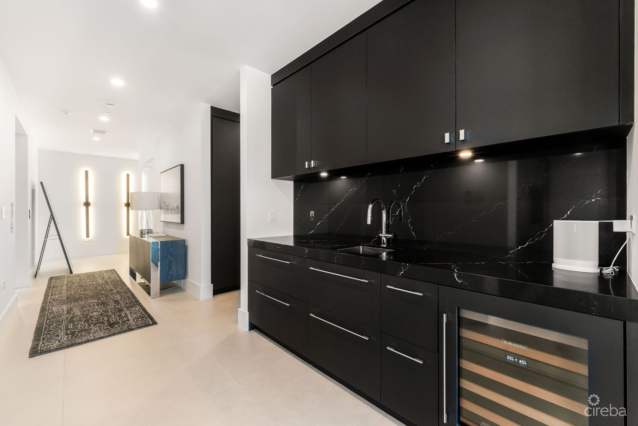 AQUA RESIDENCE 2 – LUXURY SEVEN MILE BEACH CONDO