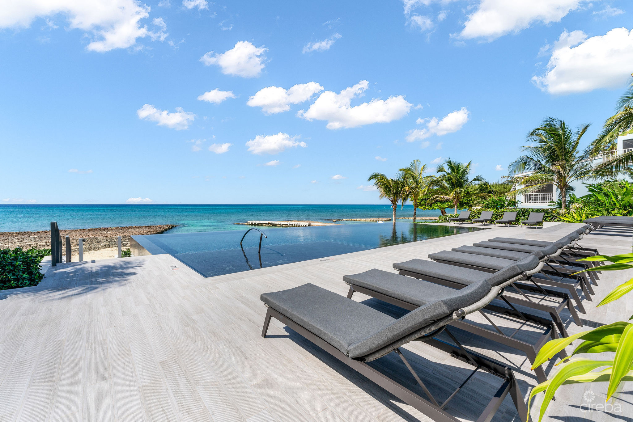 AQUA RESIDENCE 2 – LUXURY SEVEN MILE BEACH CONDO