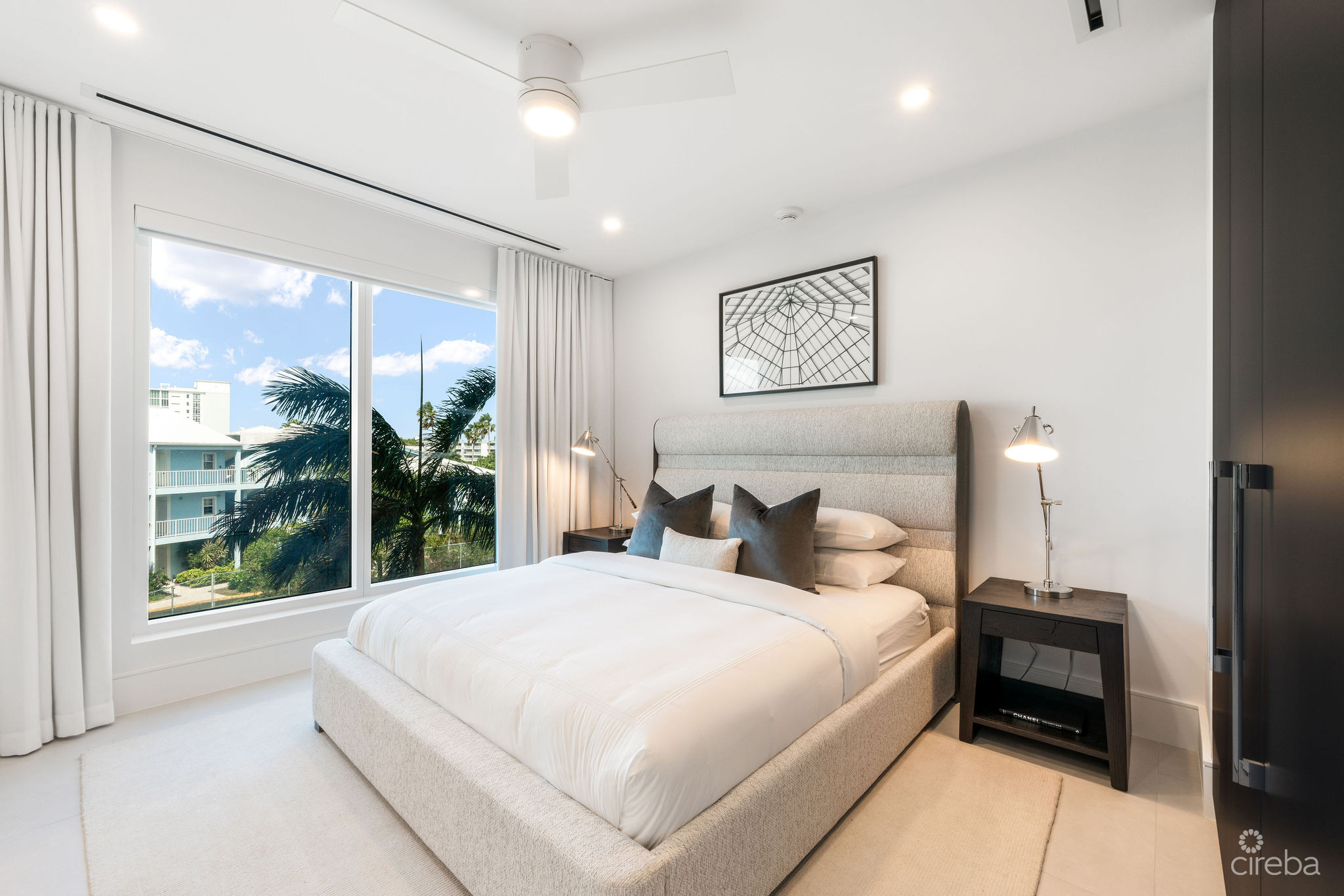 AQUA RESIDENCE 2 – LUXURY SEVEN MILE BEACH CONDO