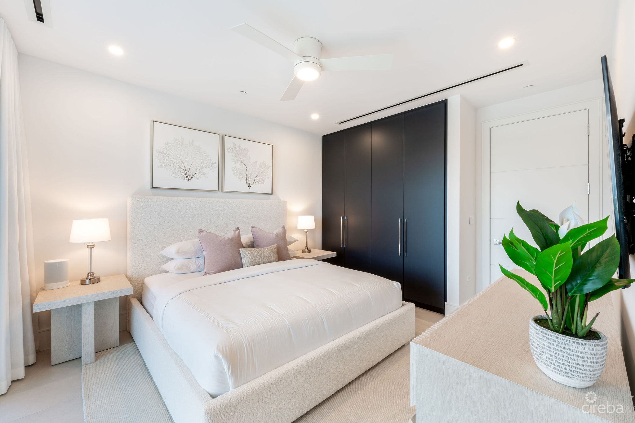 AQUA RESIDENCE 2 – LUXURY SEVEN MILE BEACH CONDO